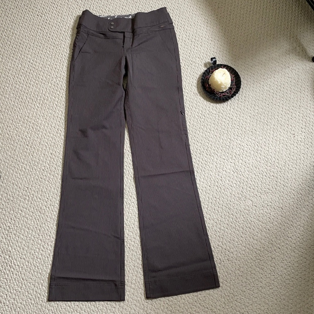 Lululemon rare Womens Trail Trouzher brown pinstripe